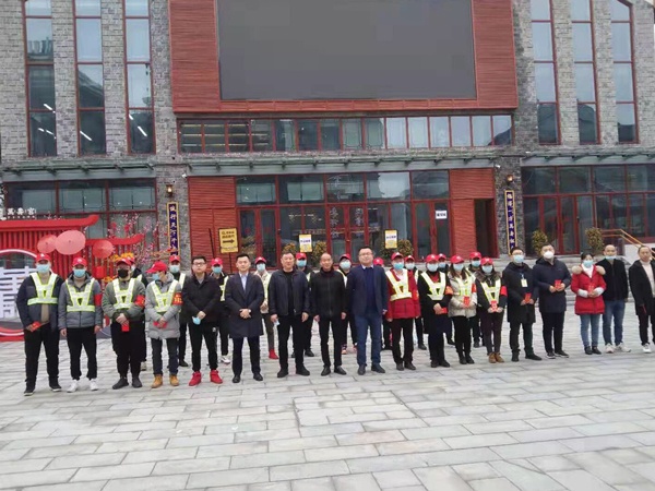 南昌市政建設(shè)集團(tuán)領(lǐng)導(dǎo)春節(jié)慰問(wèn)春節(jié)值班員工6003.jpg