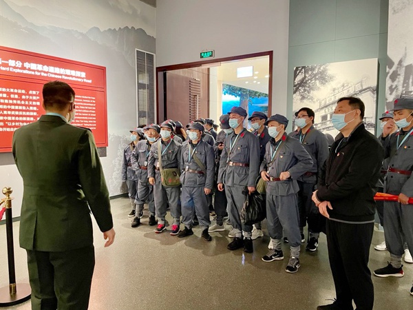 南昌市政建設(shè)集團組織黨員干部上井岡山開展黨史學(xué)習(xí)教育6006.jpg
