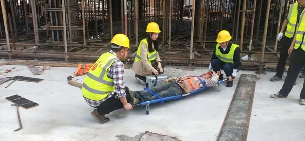 南昌市政建設(shè)集團桃南安置房項目開展高空墜落應急救援演練6004.jpg