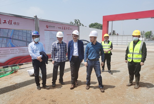 南昌市政公用集團熊新國蒞臨廣州路東延工程檢查節(jié)前安全生產(chǎn)工作6001.jpg