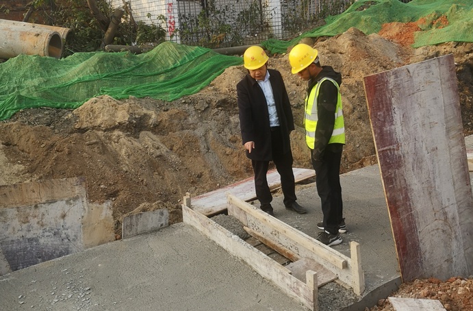 南昌市政建設(shè)集團呂文前往洛陽東路綜合改造工程項目檢查指導(dǎo)691.jpg