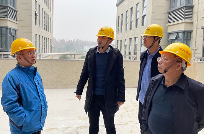 肖長華前往市政公用生態(tài)農業(yè)示范園研發(fā)大樓項目檢查指導691.jpg