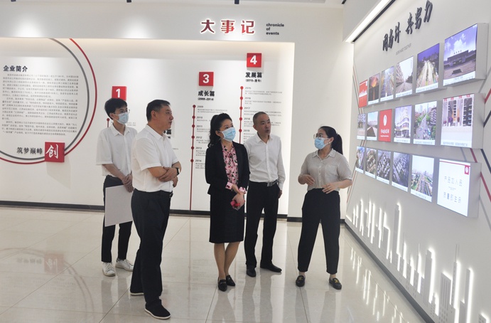 南昌市總工會(huì)副主席張小芳蒞臨公司開展端午慰問(wèn)6912.jpg