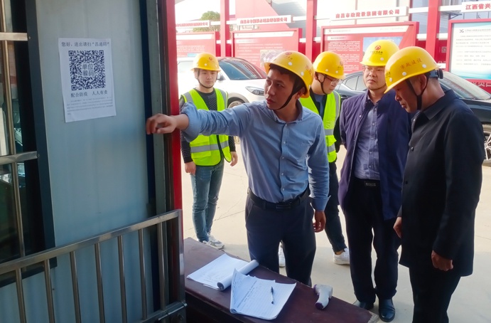 張世東深入市政公用城項(xiàng)目、秦坊安置房項(xiàng)目、南昌高鐵東站新區(qū)項(xiàng)目督查質(zhì)量、安全、揚(yáng)塵治理工作