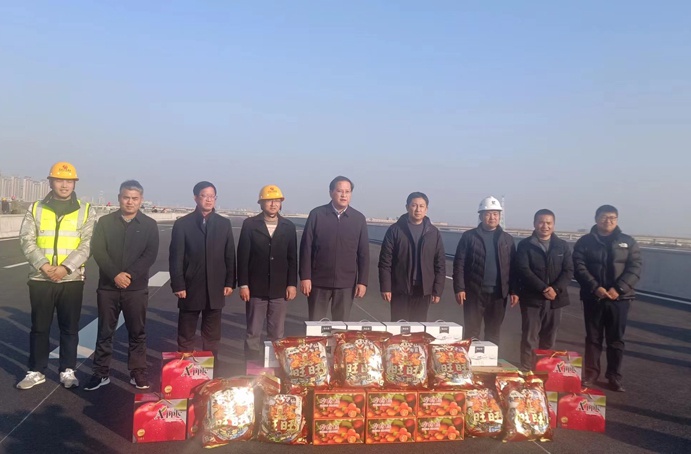 南昌縣縣委書記陳翔到小藍(lán)大道快速化新建項目現(xiàn)場調(diào)研慰問