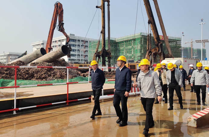 楊閑冬調(diào)研南昌市政建設(shè)集團贛州項目