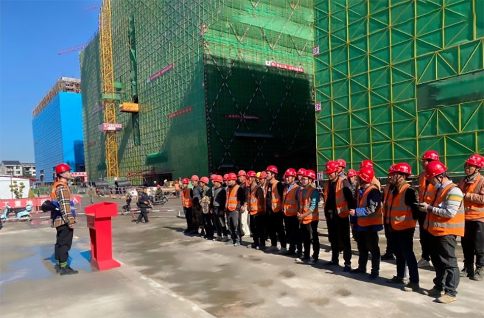 公司各在建項(xiàng)目于1月15日組織開(kāi)展專(zhuān)項(xiàng)班前安全早會(huì)