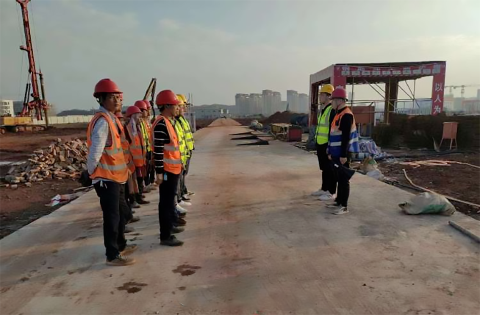 公司各在建項(xiàng)目于1月15日組織開(kāi)展專(zhuān)項(xiàng)班前安全早會(huì)